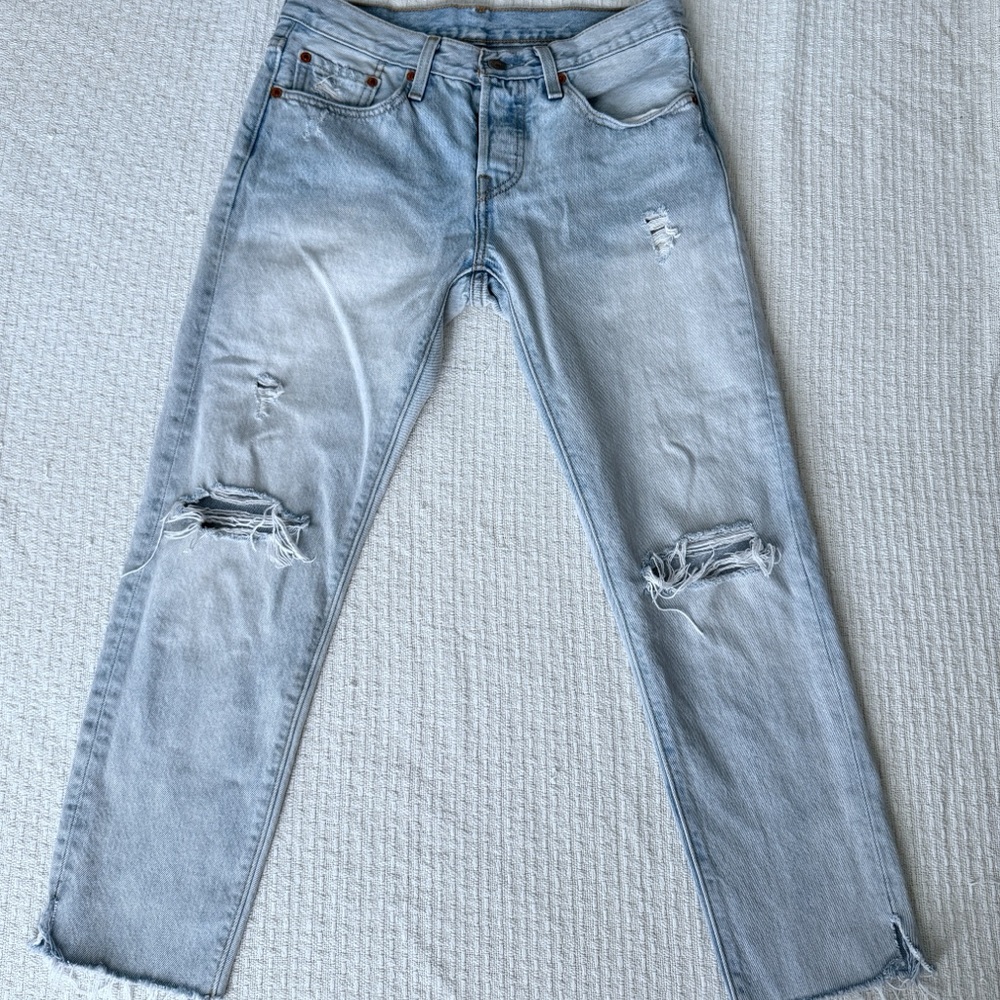 Levi's 501 Croped Light Blue Distressed Jeans